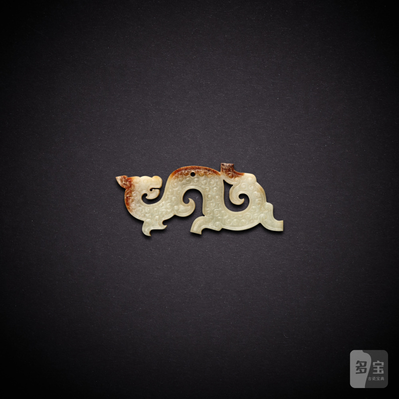 A pale celadon jade 'dragon' pendant, Eastern Zhou dynasty, Spring and Autumn period | 東周春秋 青白玉龍形穀紋珮